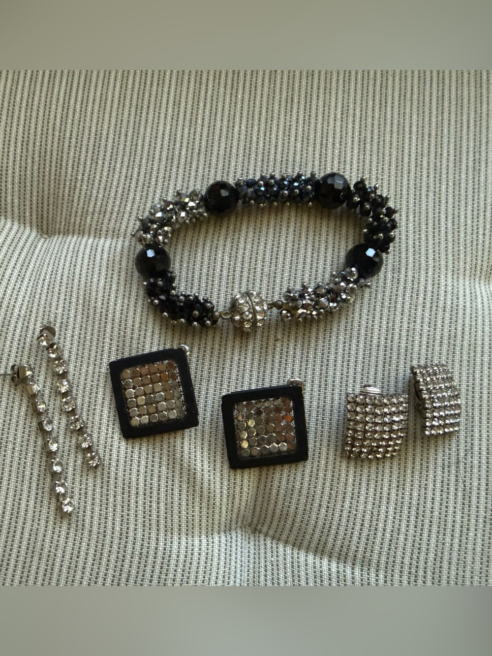 Black & silver 3 pair rhinestone & chainmail earrings & cluster beaded bracelet